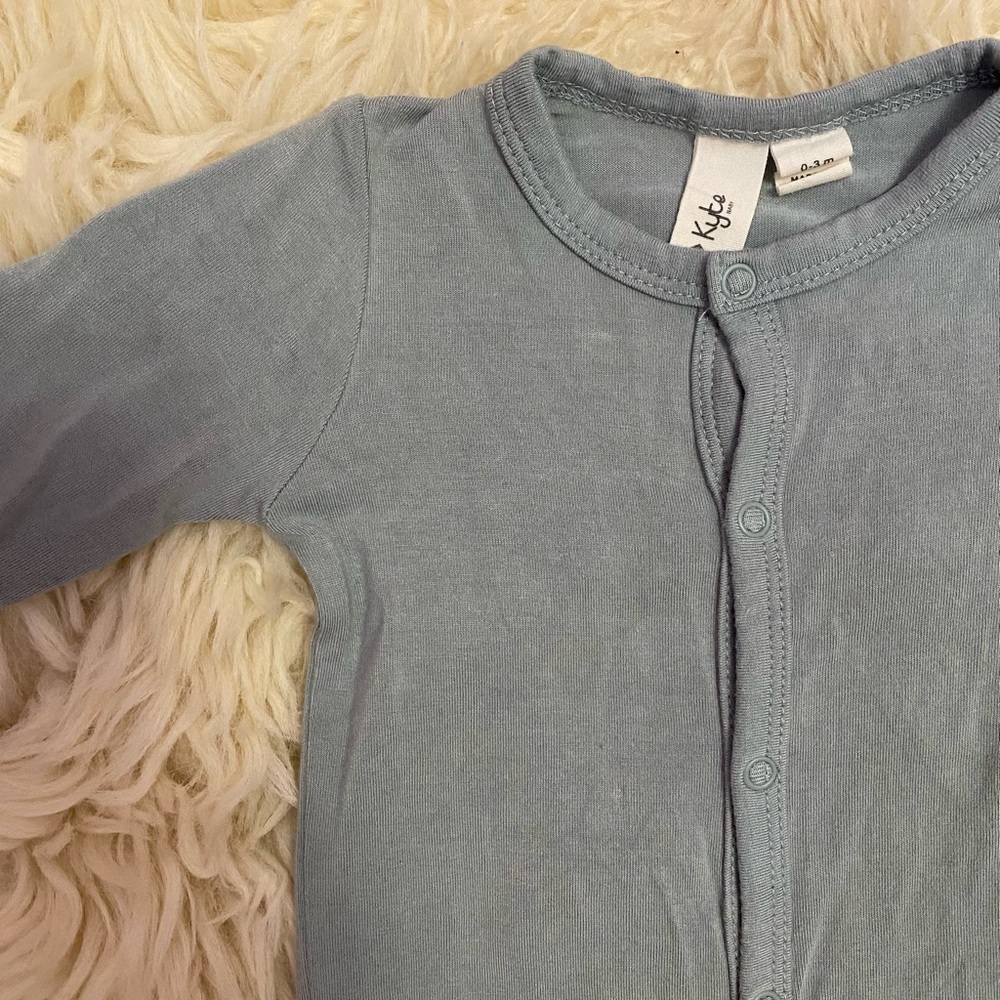 Kyte footie sleeper in Fog sz 0-3 months